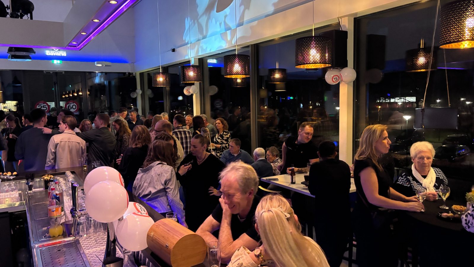 Feest bij Sportcafé De Streepen